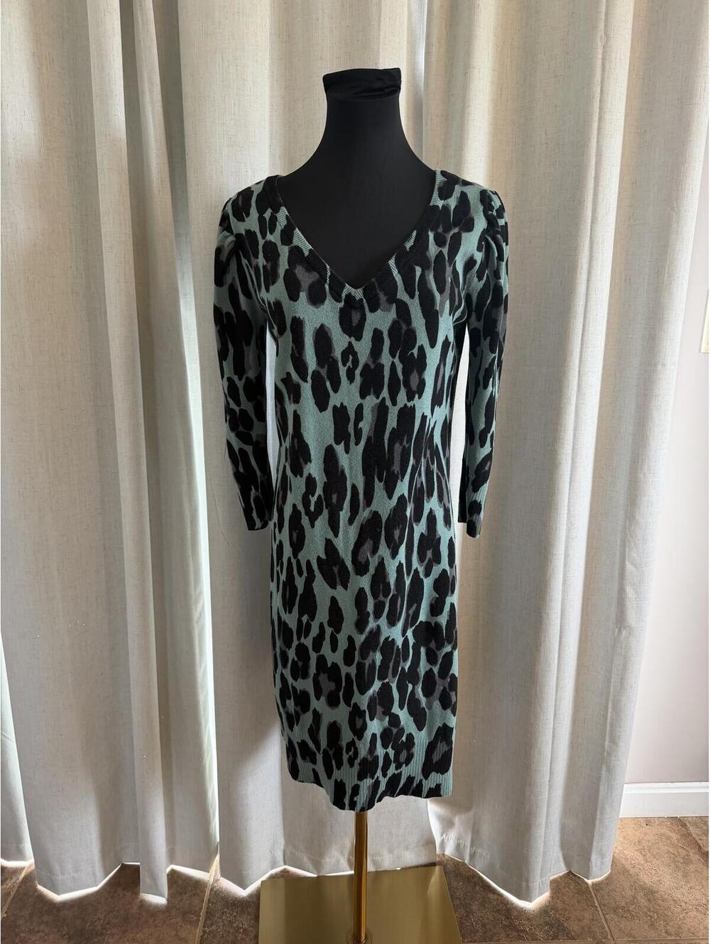 AGB Dress Women’s Medium Sage Green Black Leopard Print V-Neck Cotton Knit